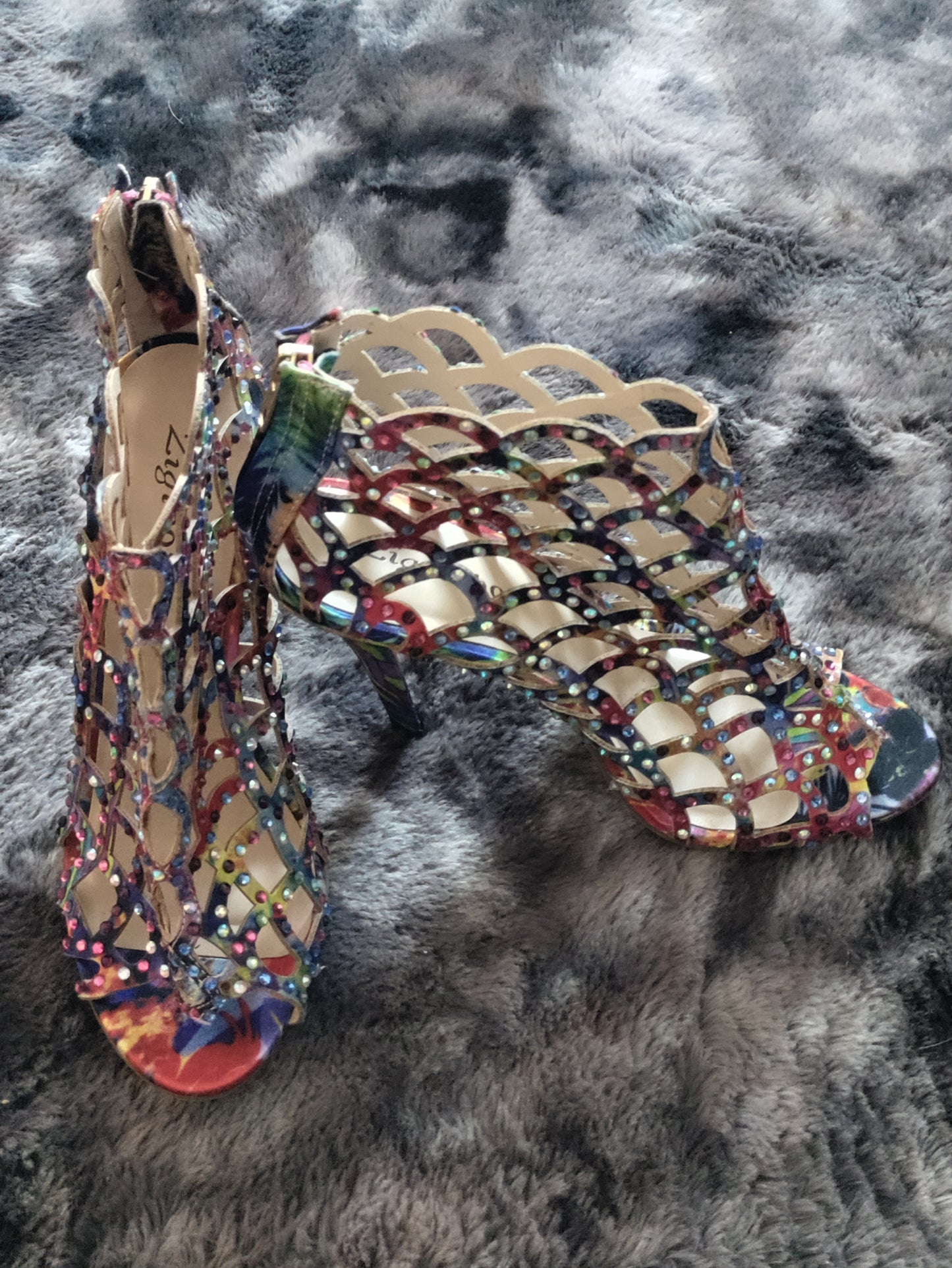 Zigi Soho ankle heels