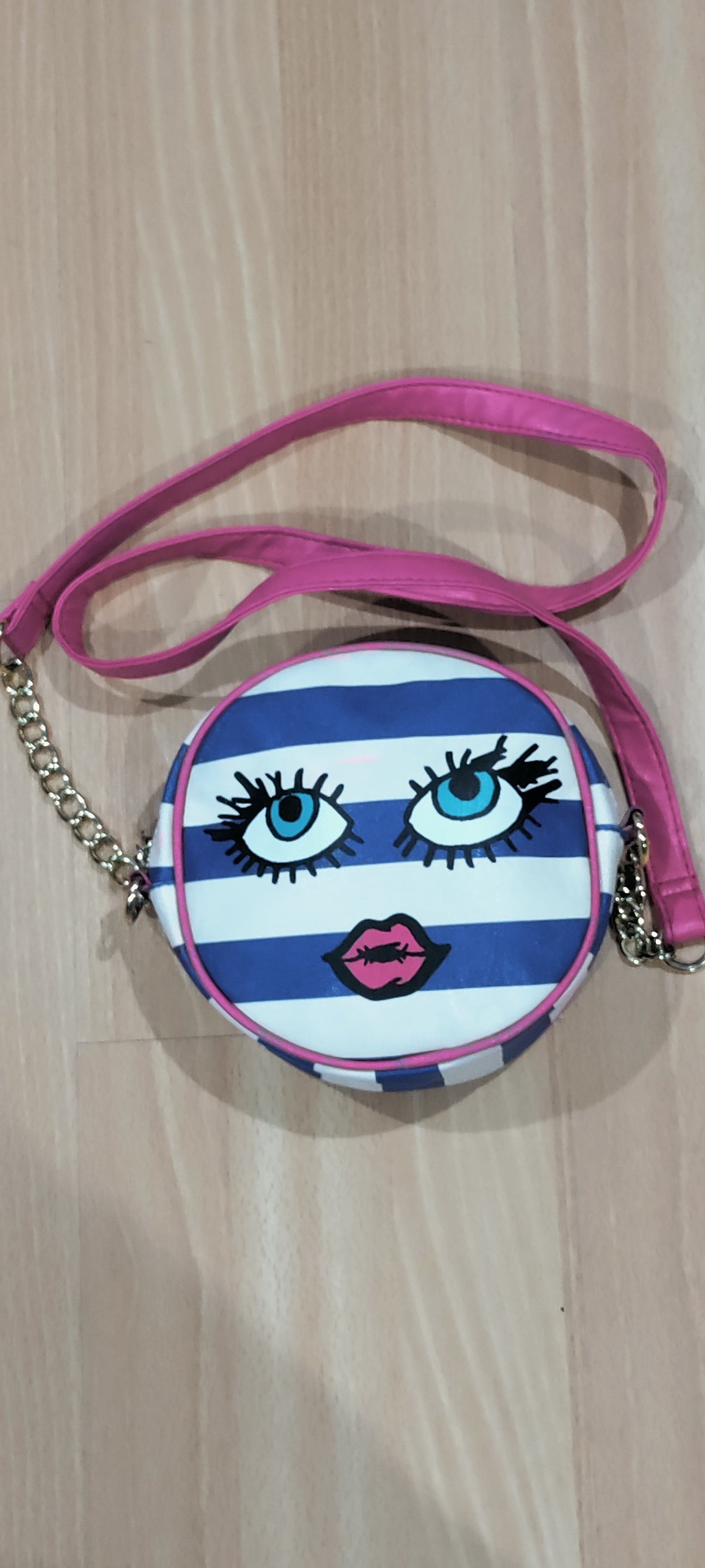 Crossbody face handbag