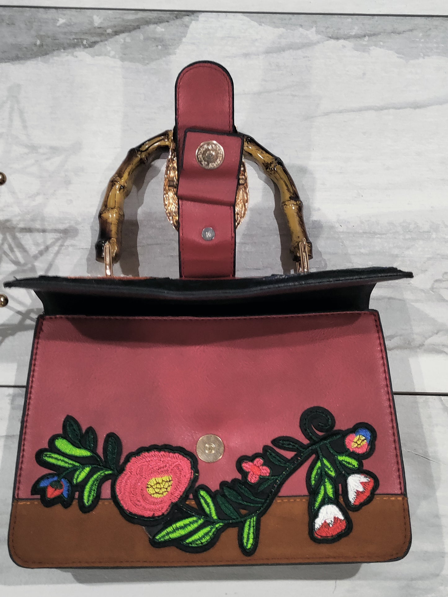 Hand bag with flowers